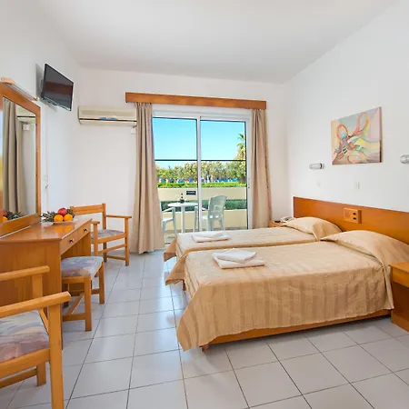 מלון דירות Bayside Katsaras 4*